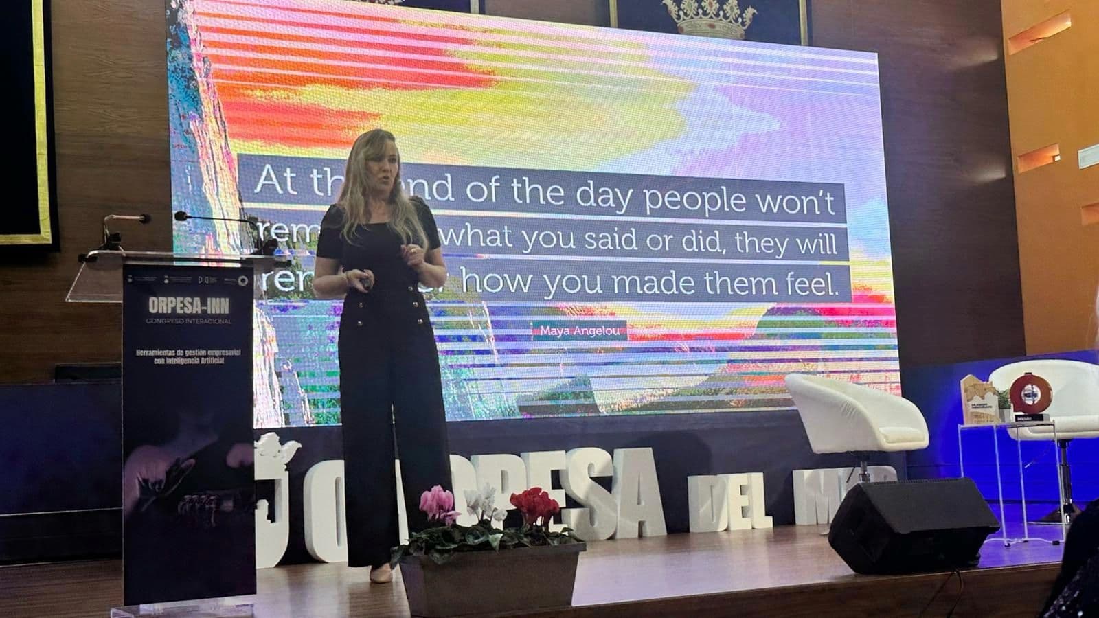 Silvia Mogas presenting at the Orpesa-INN international congress on AI in business management