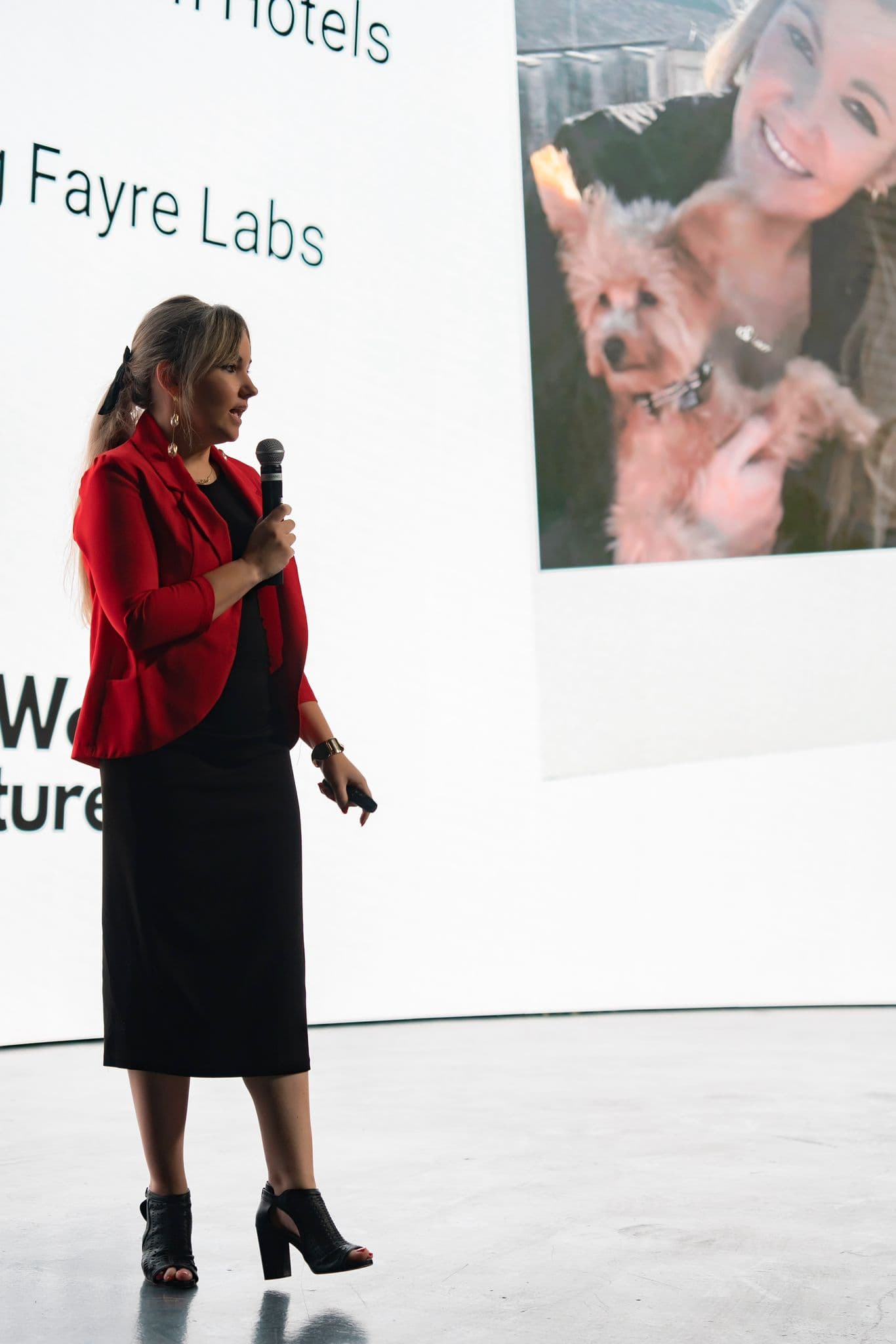 Silvia Mogas speaking on stage